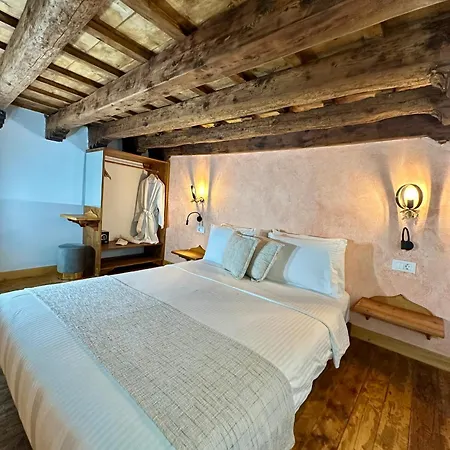 Midgard Aparthotel